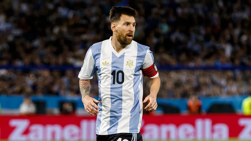 top-10-cau-thu-bong-da-giau-nhat-the-gioi-lionel-messi